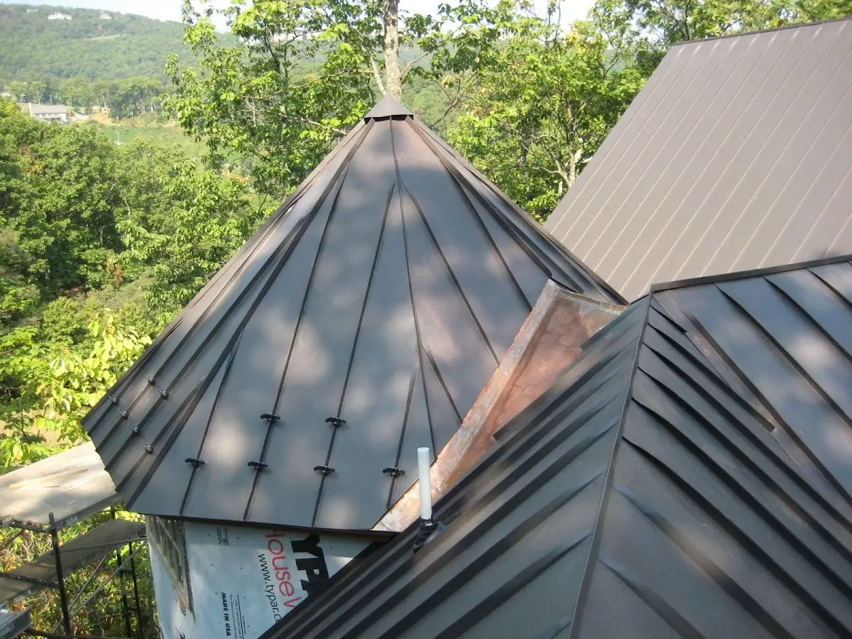 Professional Gutter Cleaning by Craftsman Roofing in Crescenta Highlands
